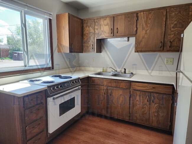 Building Photo - 808 E Canby St