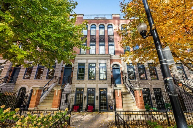 Foto del edificio - 363 W Superior St