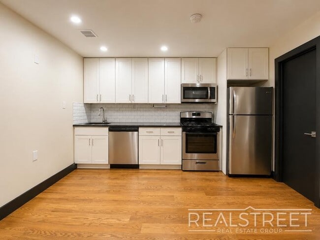 Putnam Avenue - Putnam Avenue Townhome