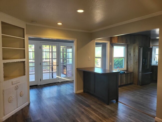 Foto del edificio - Single Story home located in El Sobrante, ...