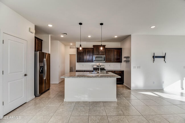 Building Photo - 37061 N Sidewinder Dr