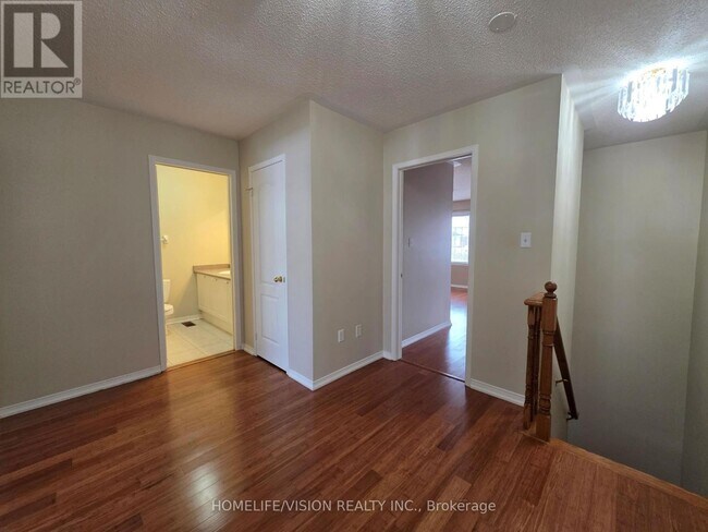 Photo du bâtiment - 54 McNally Way