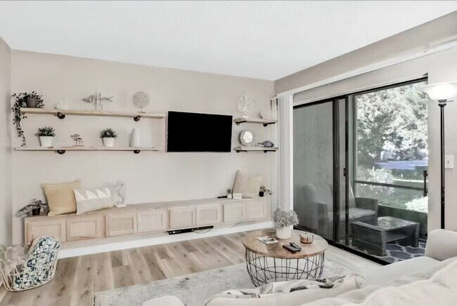 Building Photo - 9 Tarragona Ct