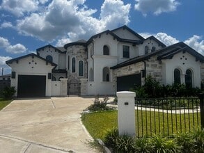 Building Photo - 9018 Orchard Cv