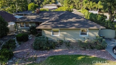 Building Photo - 2741 E Glenoaks Blvd