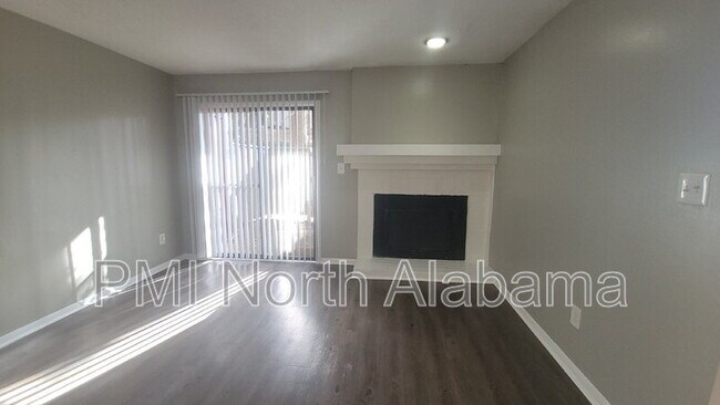 Foto del edificio - 906 Candlewood Dr NW