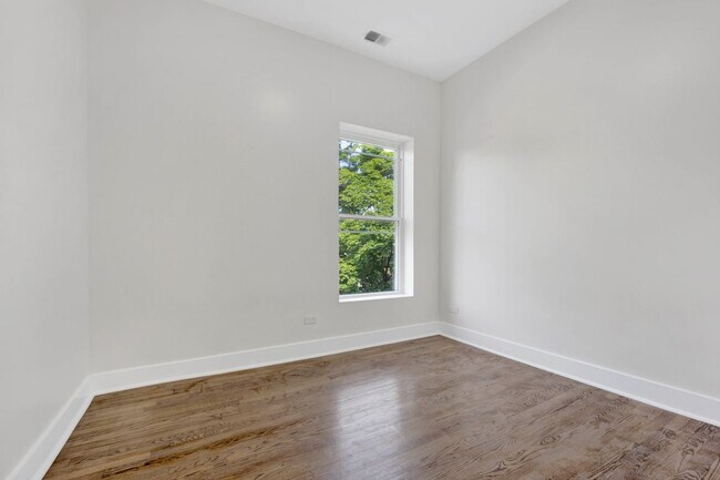 Foto del edificio - 4927 S Prairie Ave