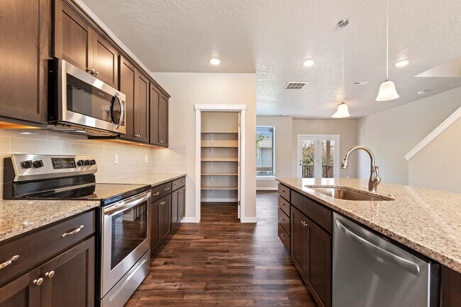 Building Photo - Can't miss luxury New Townhome in West Bench!