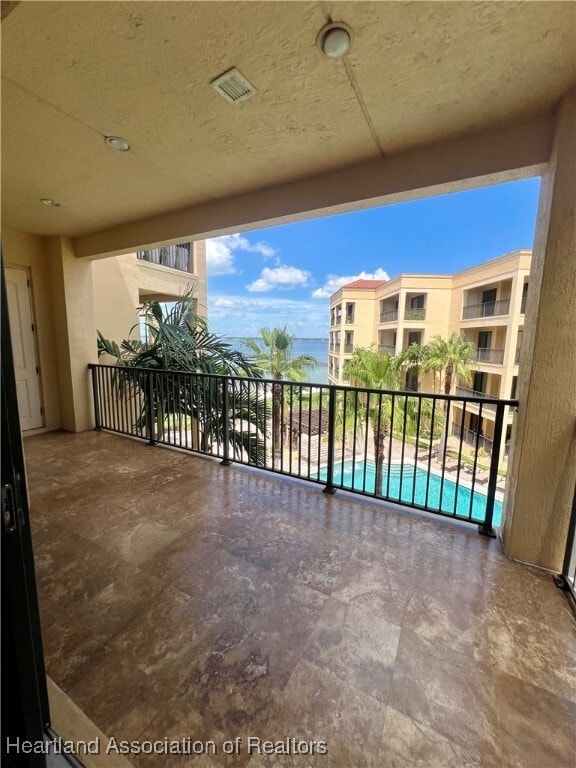 Building Photo - 2351 Lakeview Dr
