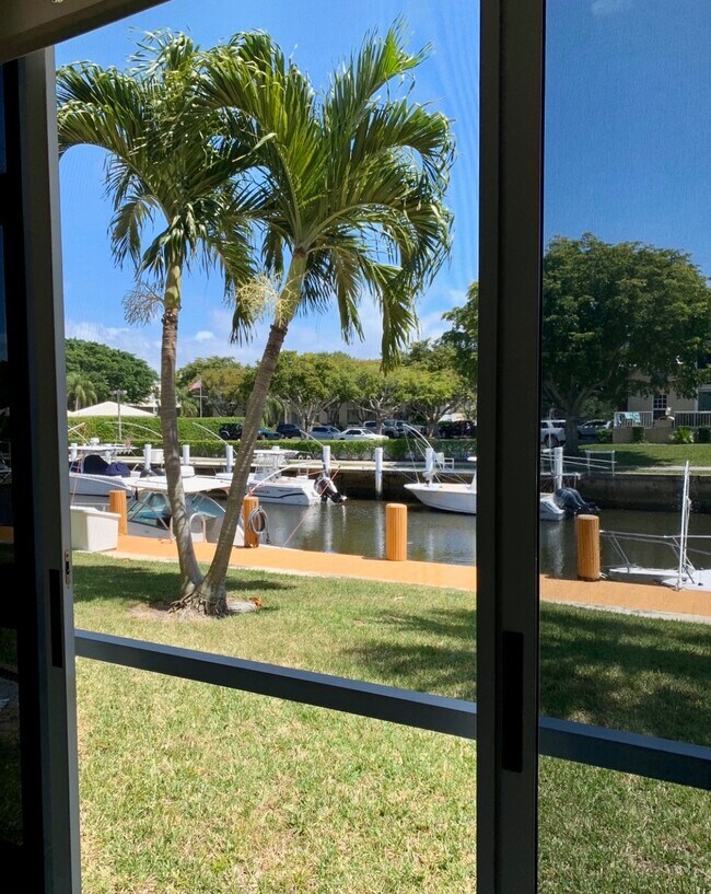 Building Photo - 5900 NE 7th Ave