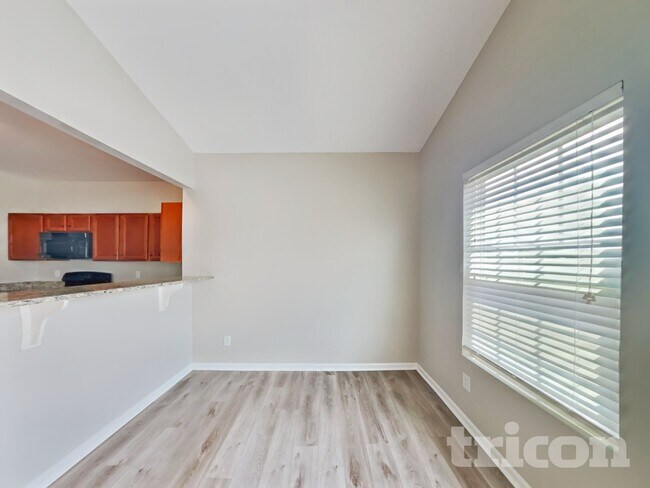 Foto del edificio - 2640 Jordan Ridge Dr