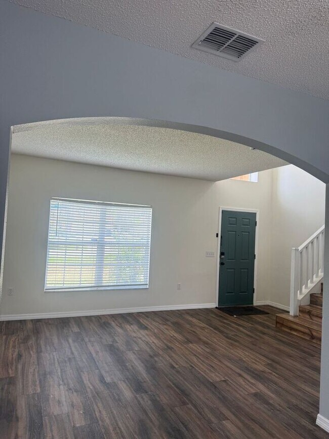 Building Photo - Beautiful and Spacious Home in Poinciana