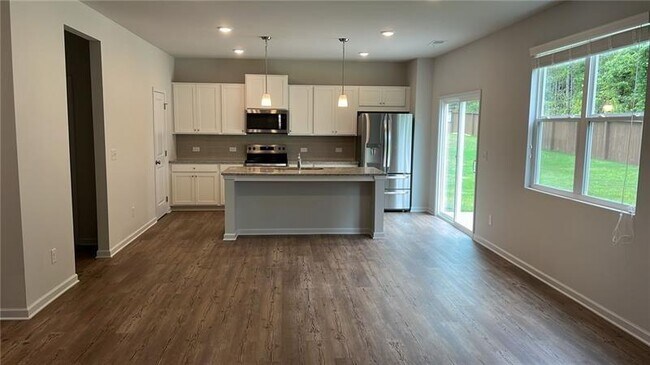 Building Photo - 285 Springwood Ln
