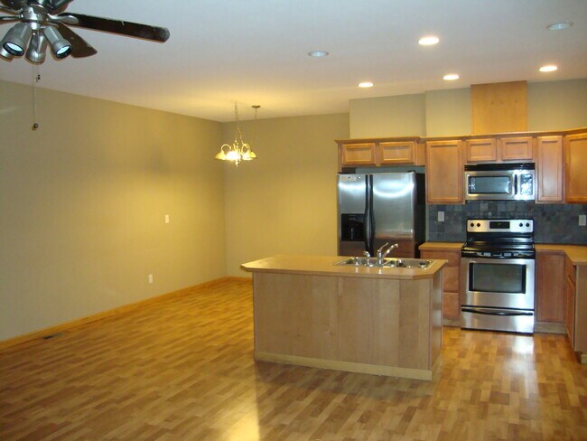 Building Photo - 508