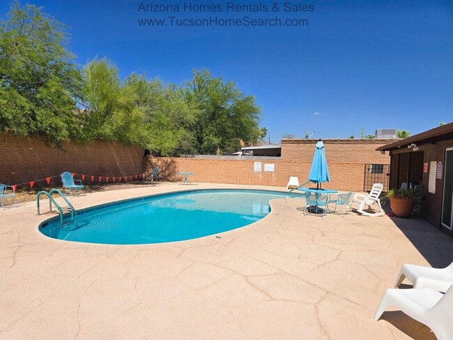 Building Photo - 510 W Cll Lago