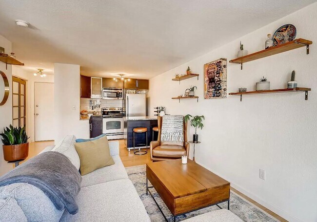 Foto del edificio - 1032 N Clarkson St