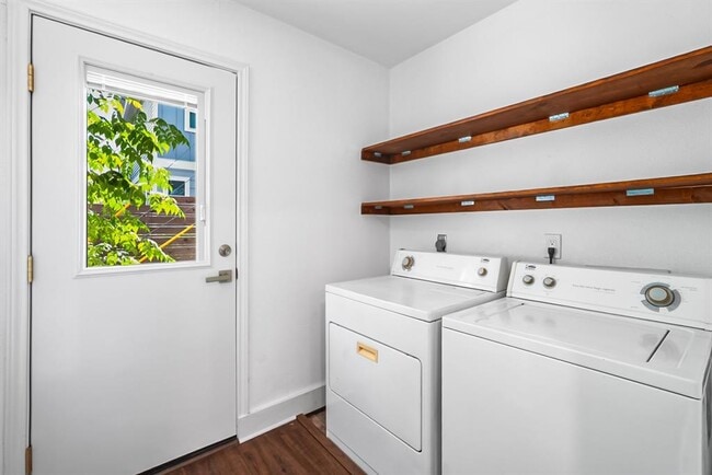 Building Photo - 2709 Parker Ln