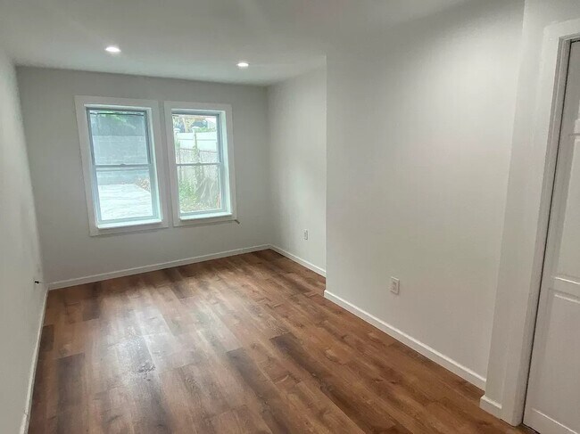 Building Photo - 28 Pilling St