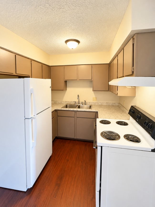 Building Photo - 3271 Ansborough Ave