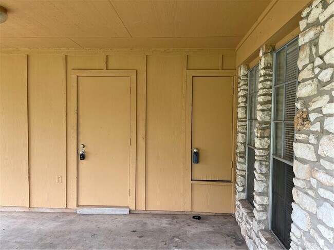 Building Photo - 6707 Skynook Dr