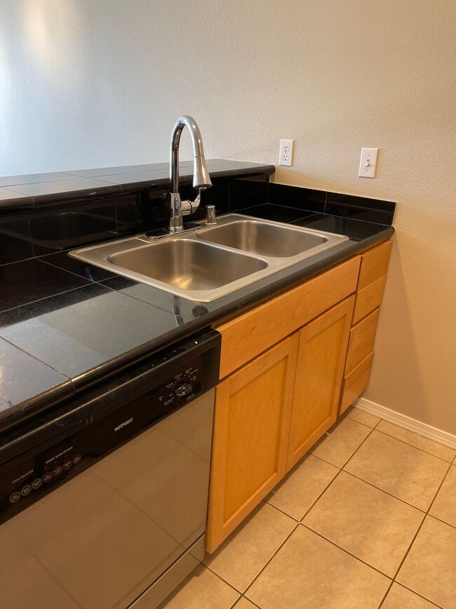 Building Photo - Charming Condo on First Hill!