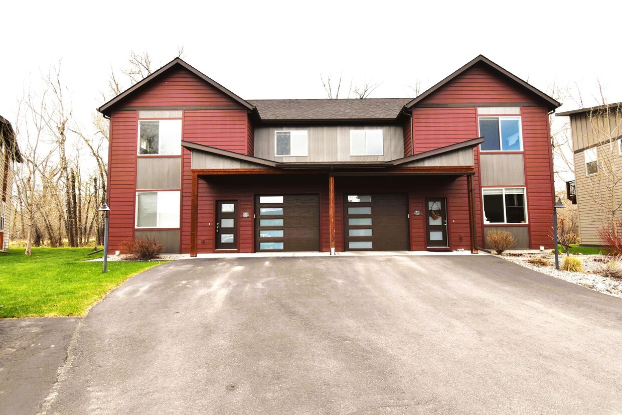 Primary Photo - Pet Friendly! Beautiful 3 bedroom 2.5 bath...