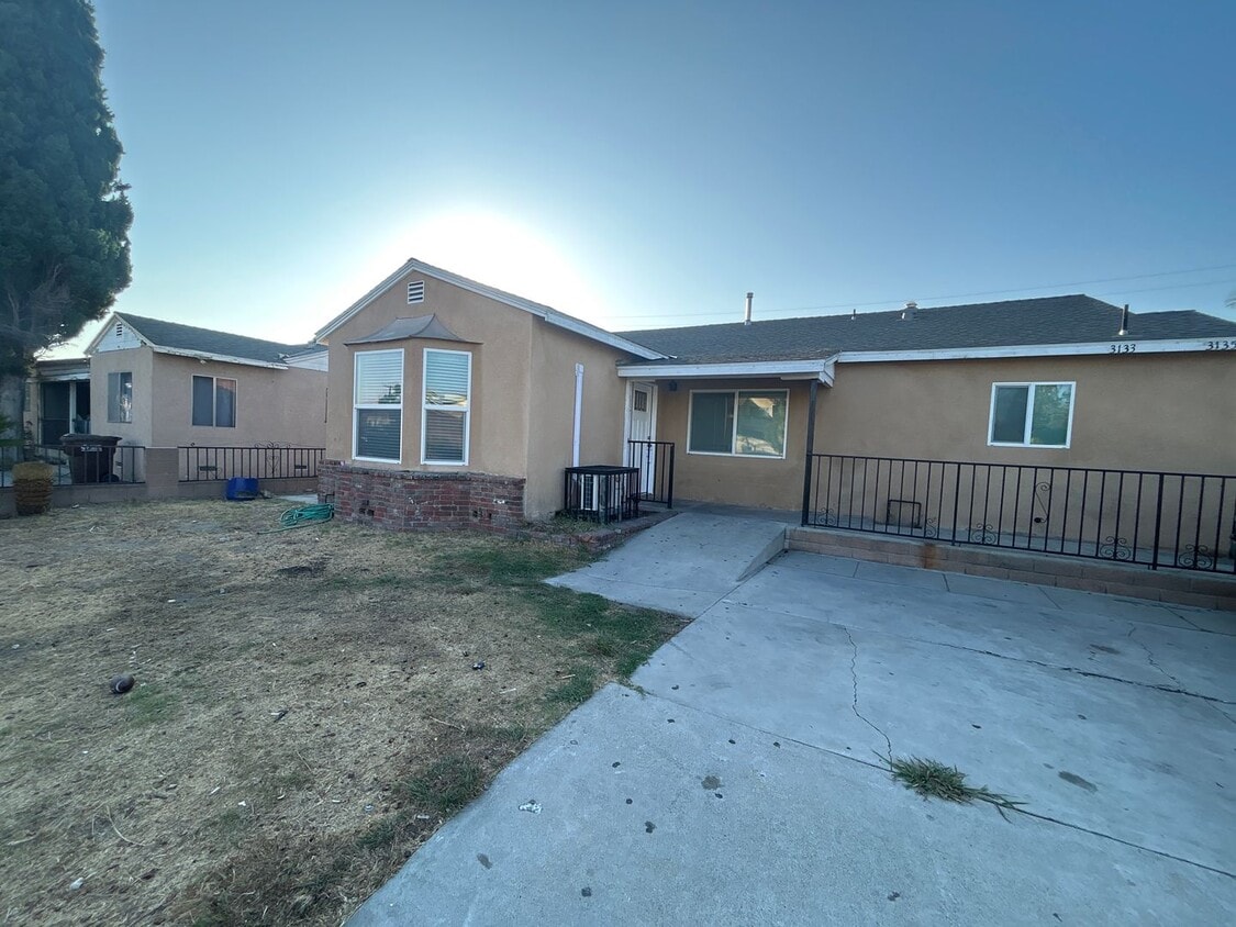 Primary Photo - 3133-3135 La Madera Ave