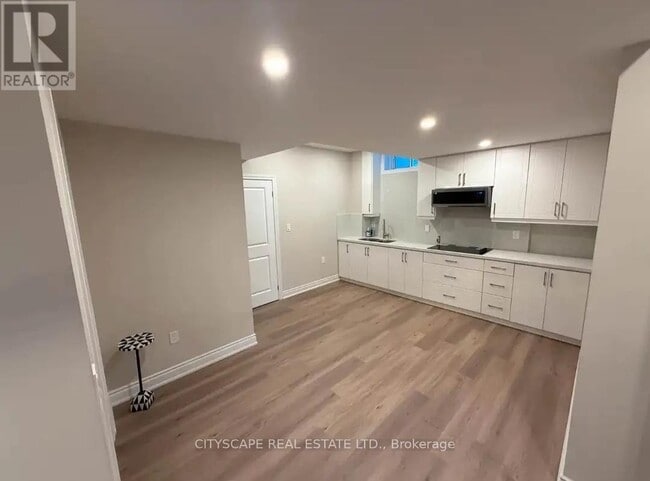 Building Photo - 3367 Post Rd