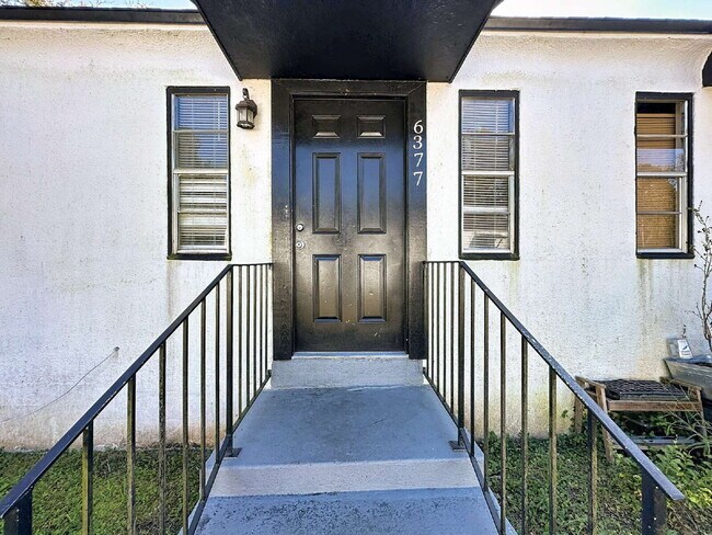 Foto del edificio - 6377 Lamar Dr