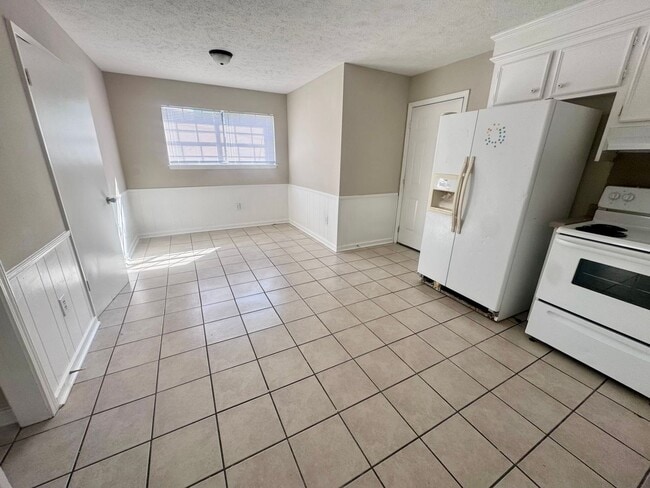 Foto del edificio - 5731 Horton Ave