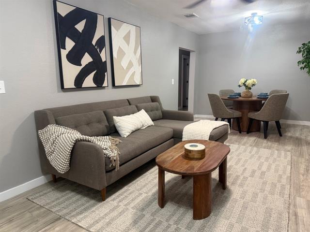 Foto del edificio - 328 N Taylor St