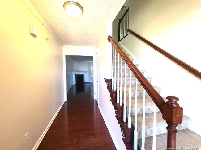 Building Photo - 123 Royal Briar Ct
