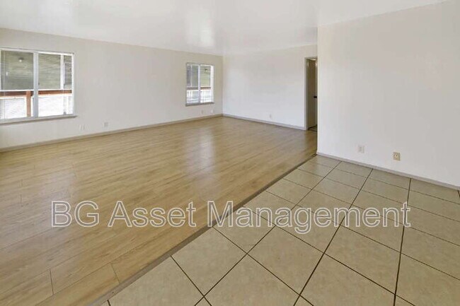 Foto del edificio - 8049 Greenridge Dr