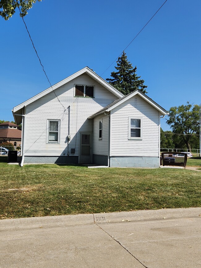 Building Photo - 2213 N Roosevelt Ave