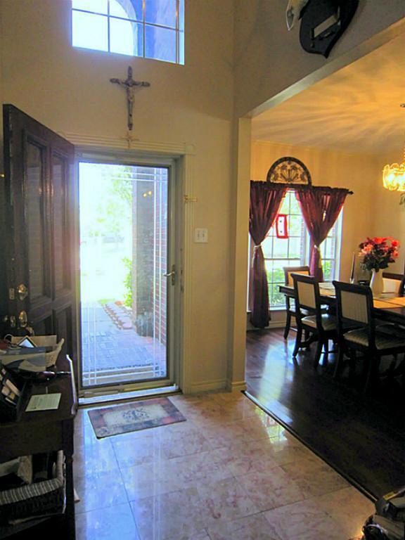Building Photo - 3119 Signal Hill Dr