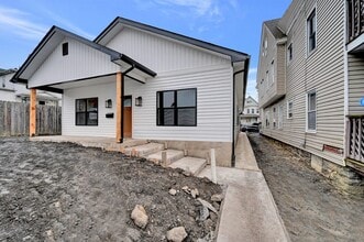 Building Photo - 627 Prescott Ave