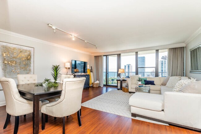 Foto del edificio - 1560 N Sandburg Terrace