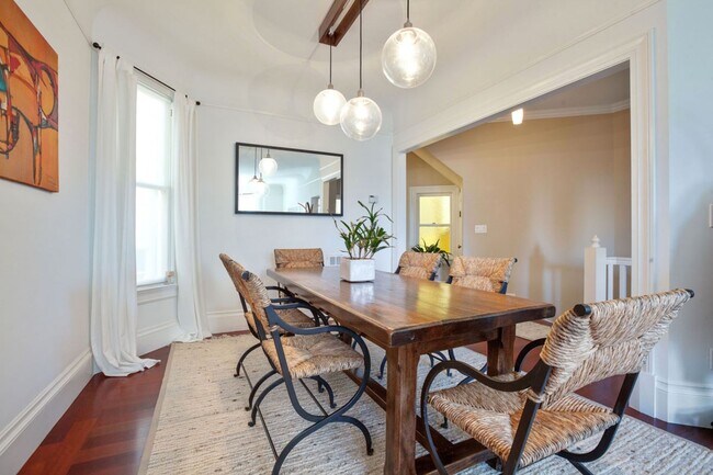 Building Photo - Brilliant Furnished 2 BR W/ Office in Nob ...