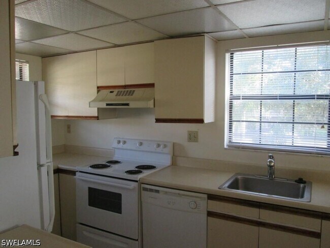Foto del edificio - 5355 Treetops Dr