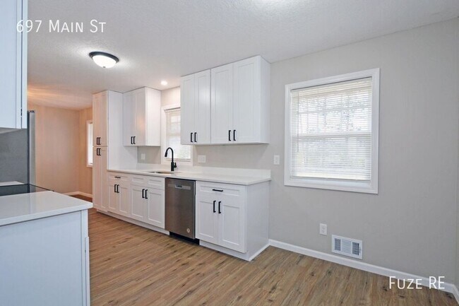 Foto del edificio - 697 Main St