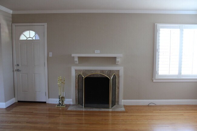 Foto del edificio - 709 N Claremont St