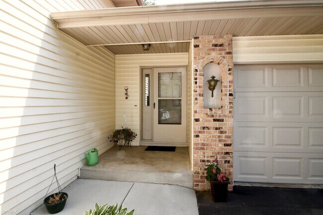 Building Photo - 4 br, 2 bath House - 3220 Everest Lane N