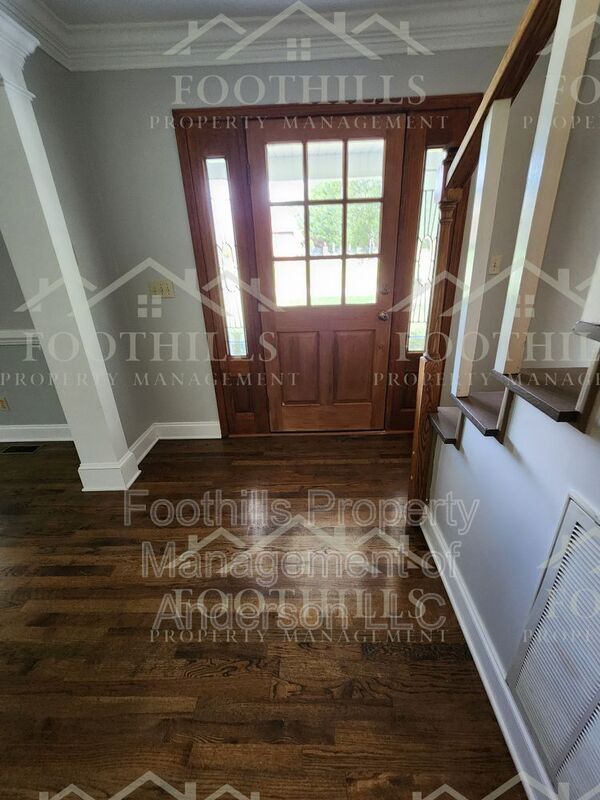 Building Photo - 300 Brittany Park