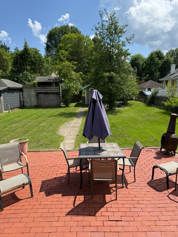 Foto del edificio - 103 Maple Ave