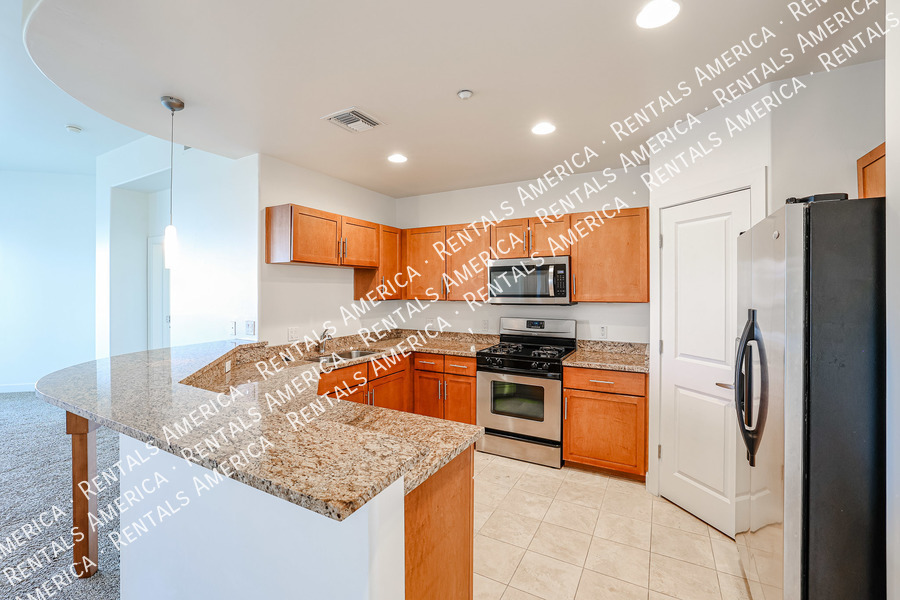 Primary Photo - Beautiful Northshore Condo on Tempe Town L...