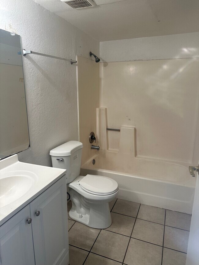 Foto del edificio - 465 W Ivyglen St