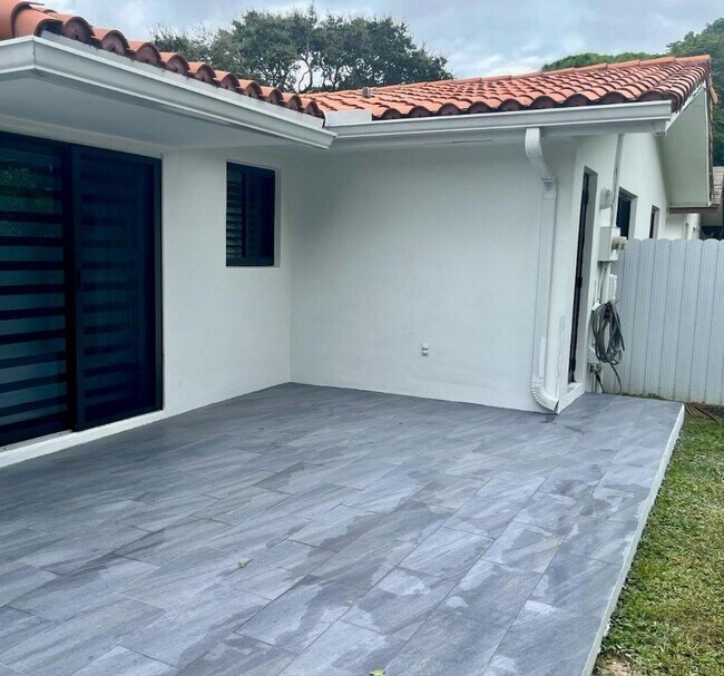 Foto del edificio - 6005 NW 39th St