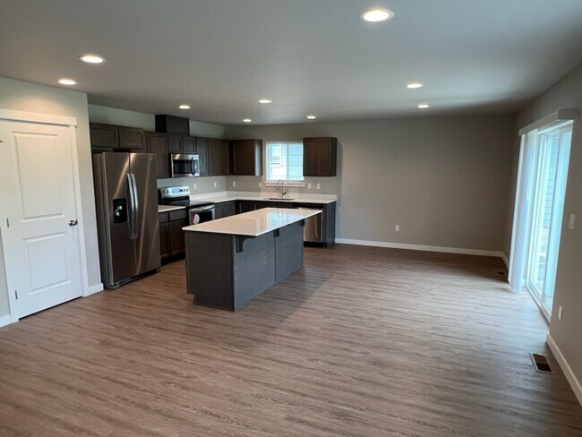 Foto del edificio - Luxury 3 bedroom, 2 bath home with double ...