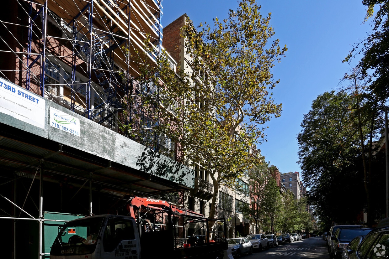 Building Photo - 109 E 73rd St