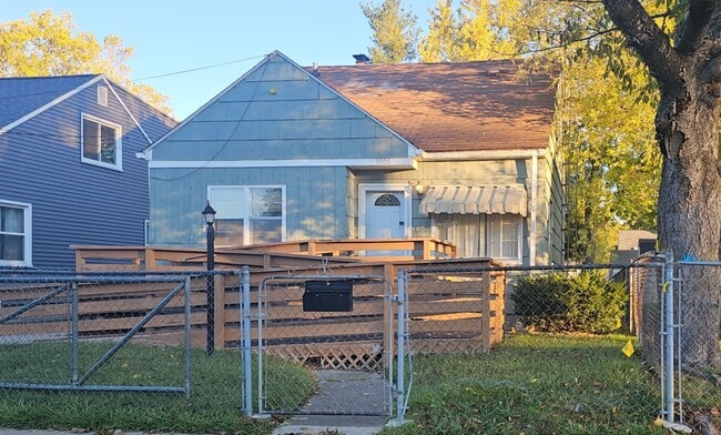 Building Photo - 3806 Herrick St